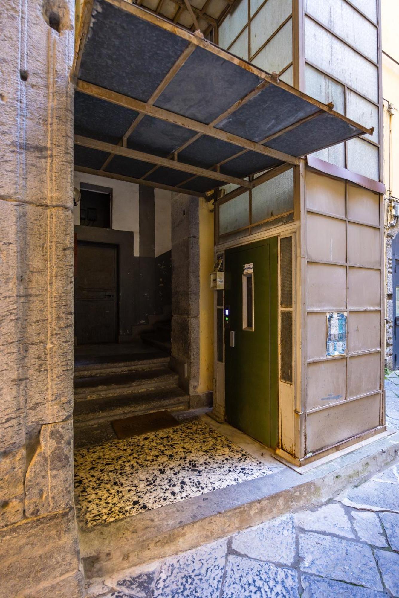 Carrozzieri Nest At Historical Center Διαμέρισμα Νάπολη Εξωτερικό φωτογραφία